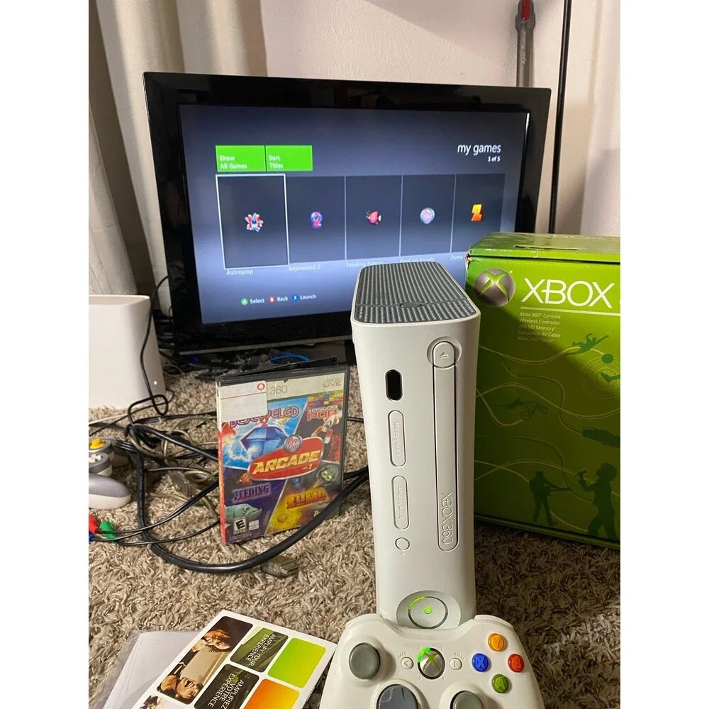 Microsoft Xbox 360 Arcade Console 256MB w/ Controller, RCA, Xbox Live, CIB BOX